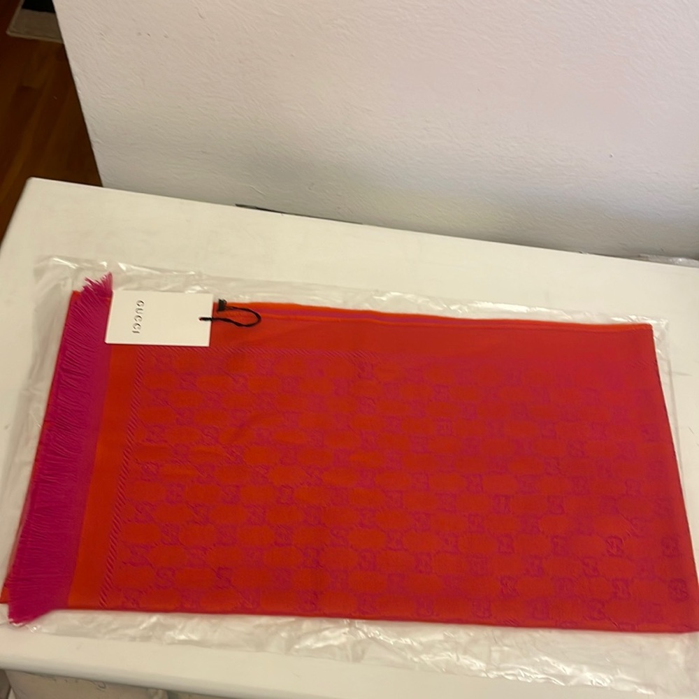 NWT Gucci wool patterned scarf. - Picture 3 of 5